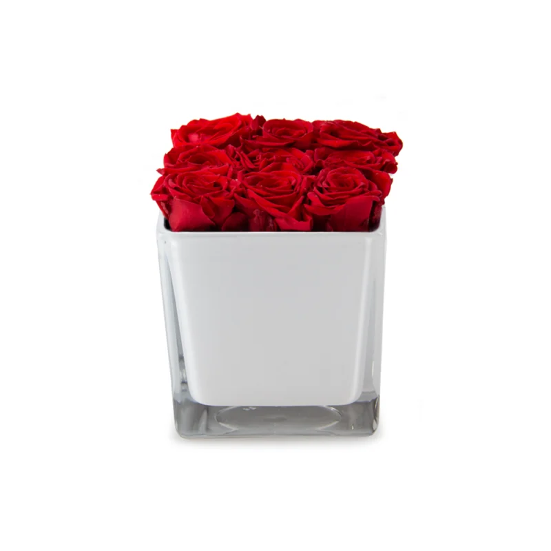 Flower Glass Pot czerwone róże w mlecznobiałym wazonie
