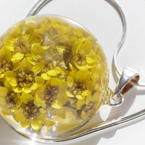 Naszyjnik z żółtymi kwiatuszkami duży